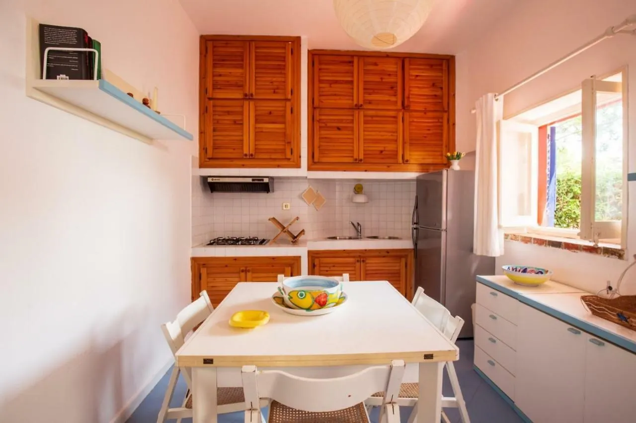 ホテルBungalow Marinalonga カリーニ アパート